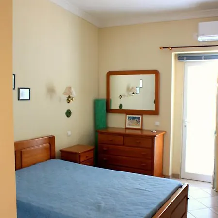Apartamento Pé Na *